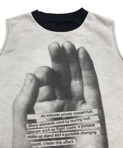 MM6 Maison Margiela（エムエムシックスメゾンマルジェラ）MM6 Maison Margiela (エムエムシックスメゾンマルジェラ) プリントノースリーブカットソー ホワイト×ブラック サイズ:Sの古着・服飾アイテム