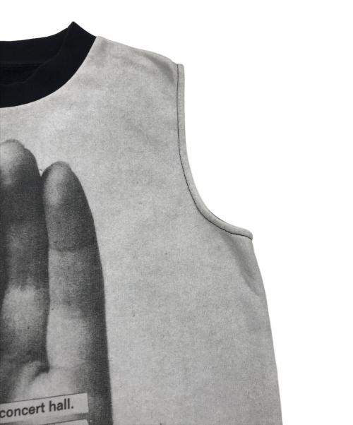 MM6 Maison Margiela（エムエムシックスメゾンマルジェラ）MM6 Maison Margiela (エムエムシックスメゾンマルジェラ) プリントノースリーブカットソー ホワイト×ブラック サイズ:Sの古着・服飾アイテム