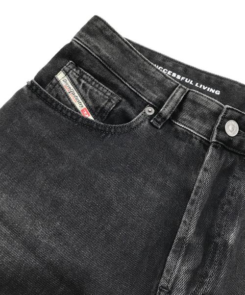 DIESEL（ディーゼル）DIESEL (ディーゼル) RELAXED D-RISE/デニム/ジーンズ/ブラックデニム ブラック サイズ:28/30の古着・服飾アイテム