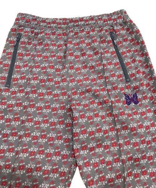 Needles（ニードルズ）Needles (ニードルズ) 総柄タックパンツ グレー×レッド サイズ:XSの古着・服飾アイテム