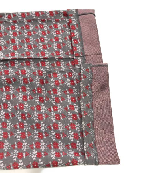 Needles（ニードルズ）Needles (ニードルズ) 総柄タックパンツ グレー×レッド サイズ:XSの古着・服飾アイテム
