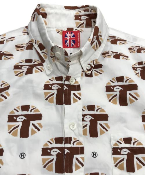A BATHING APE（アベイシングエイプ）A BATHING APE (アベイシングエイプ) サル柄シャツ ホワイト×ブラウン サイズ:Mの古着・服飾アイテム