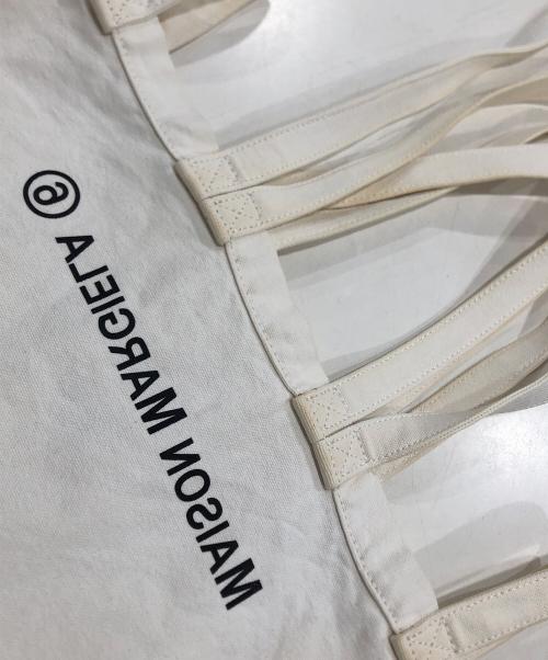 MM6 Maison Margiela（エムエムシックスメゾンマルジェラ）MM6 Maison Margiela (エムエムシックスメゾンマルジェラ) 反転ロゴ キャンバストートバッグ アイボリーの古着・服飾アイテム