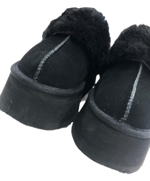 UGG（アグ）UGG (アグ) ムートンサンダル ブラック サイズ:USA7/UK5/EU38の古着・服飾アイテム