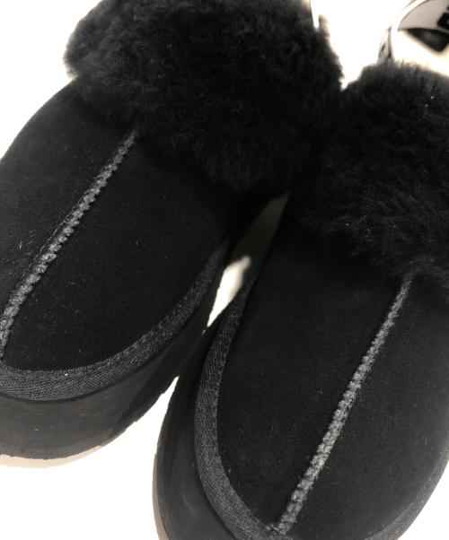 UGG（アグ）UGG (アグ) ムートンサンダル ブラック サイズ:USA7/UK5/EU38の古着・服飾アイテム