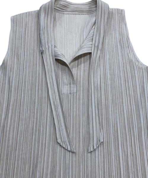 PLEATS PLEASE（プリーツプリーズ）PLEATS PLEASE (プリーツプリーズ) プリーツボウタイワンピース ベージュ サイズ:2の古着・服飾アイテム
