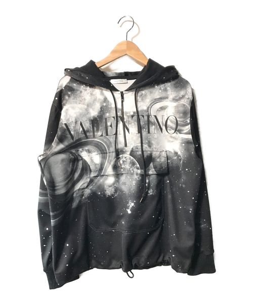 VALENTINO（ヴァレンティノ）VALENTINO (ヴァレンティノ) GALAXENCTRIC ロゴプリント パーカー ブラック サイズ:XSの古着・服飾アイテム