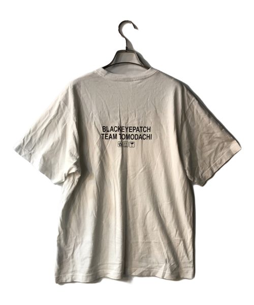 THE BLACK EYE PATCH（ブラックアイパッチ）THE BLACK EYE PATCH (ブラックアイパッチ) TEAM TOMODACHI LABEL TEE ホワイト サイズ:Mの古着・服飾アイテム