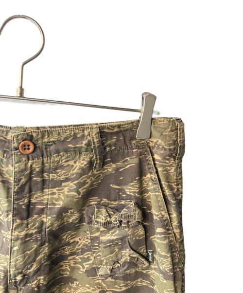 stussy（ステューシー）stussy (ステューシー) カモフラハーフカーゴパンツ グリーン サイズ:32の古着・服飾アイテム