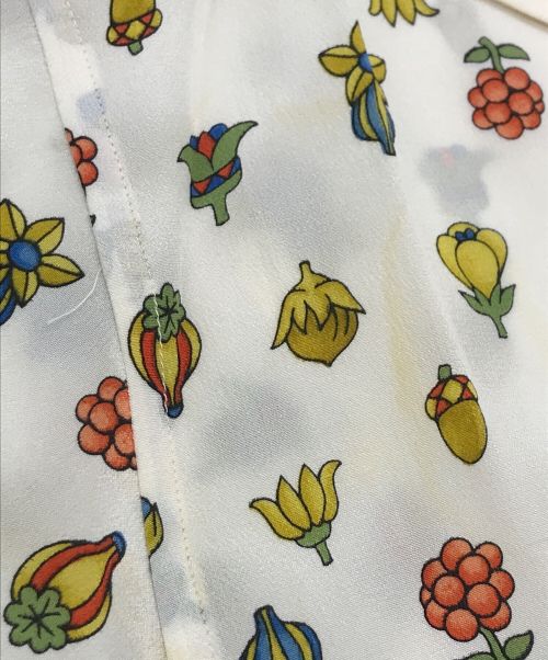 Salvatore Ferragamo（サルヴァトーレ フェラガモ）Salvatore Ferragamo (サルヴァトーレ フェラガモ) フラワープリントシルクブラウス ホワイト サイズ:Ｍの古着・服飾アイテム