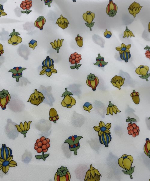 Salvatore Ferragamo（サルヴァトーレ フェラガモ）Salvatore Ferragamo (サルヴァトーレ フェラガモ) フラワープリントシルクブラウス ホワイト サイズ:Ｍの古着・服飾アイテム