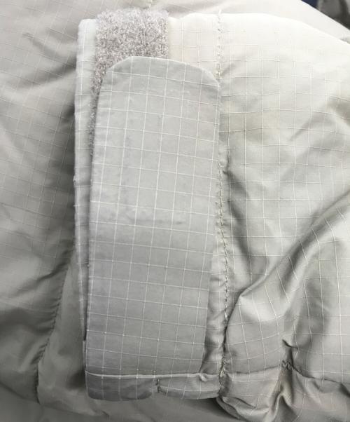 MOUNTAIN HARD WEAR（マウンテンハードウェア）MOUNTAIN HARD WEAR (マウンテンハードウェア) ネバダンダウンジャケット ベージュ サイズ:Mの古着・服飾アイテム