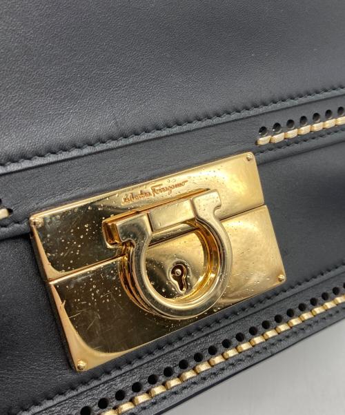 Salvatore Ferragamo（サルヴァトーレ フェラガモ）Salvatore Ferragamo (サルヴァトーレ フェラガモ) ショルダーバッグ ブラックの古着・服飾アイテム