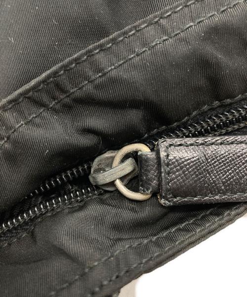 PRADA（プラダ）PRADA (プラダ) ナイロンショルダーバッグ ブラックの古着・服飾アイテム