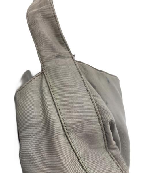 PRADA（プラダ）PRADA (プラダ) ワンショルダーバッグ カーキの古着・服飾アイテム