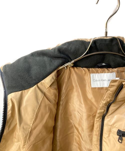 Calvin Klein Jeans（カルバンクラインジーンズ）Calvin Klein Jeans (カルバンクラインジーンズ) 中綿ジャケット ブラウン サイズ:Sの古着・服飾アイテム