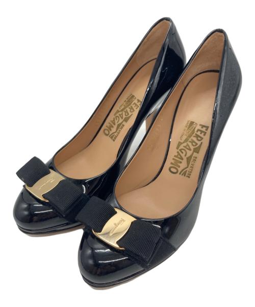 Salvatore Ferragamo（サルヴァトーレ フェラガモ）Salvatore Ferragamo (サルヴァトーレ フェラガモ) ヴァラヒールパンプス ブラック サイズ:5 1/2の古着・服飾アイテム
