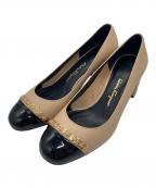 Salvatore Ferragamoサルヴァトーレ フェラガモ）の古着「スモールヴァラ パンプス」｜ブラック×ベージュ