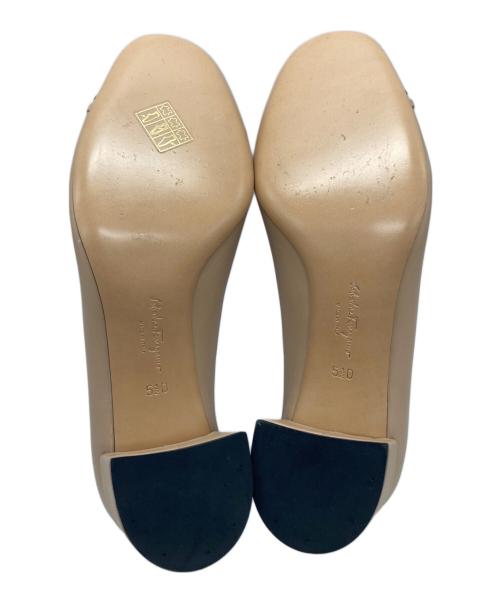 Salvatore Ferragamo（サルヴァトーレ フェラガモ）Salvatore Ferragamo (サルヴァトーレ フェラガモ) スモールヴァラ パンプス ブラック×ベージュ サイズ:5 1/2の古着・服飾アイテム