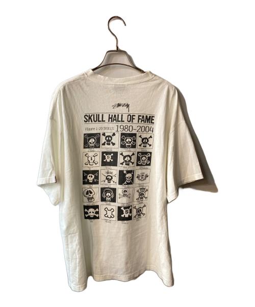 stussy（ステューシー）stussy (ステューシー) SKULL HALL OF FAME 80-04 SKULL FOREVER S/S TEE ホワイト サイズ:Lの古着・服飾アイテム