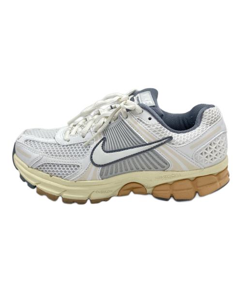 NIKE（ナイキ）NIKE (ナイキ) W ZOOM VOMERO 5 ホワイト サイズ:23.5cmの古着・服飾アイテム
