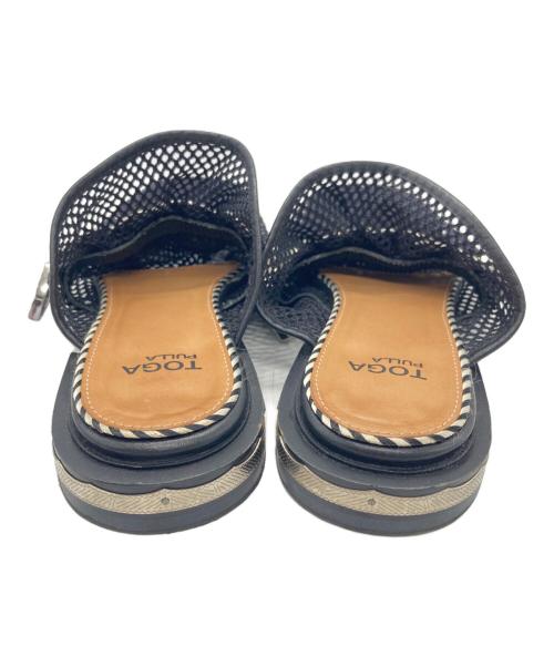 TOGA PULLA（トーガ プルラ）TOGA PULLA (トーガ プルラ) メタルコンチョメッシュサンダル ブラック サイズ:38の古着・服飾アイテム