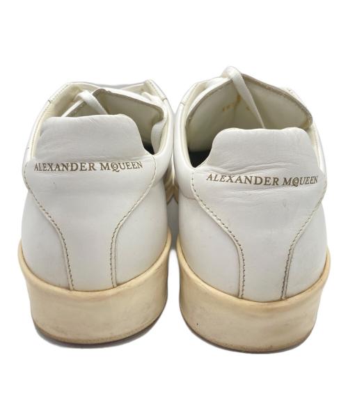 ALEXANDER McQUEEN（アレキサンダーマックイーン）ALEXANDER McQUEEN (アレキサンダーマックイーン) スタッズスニーカー ホワイト サイズ:41の古着・服飾アイテム