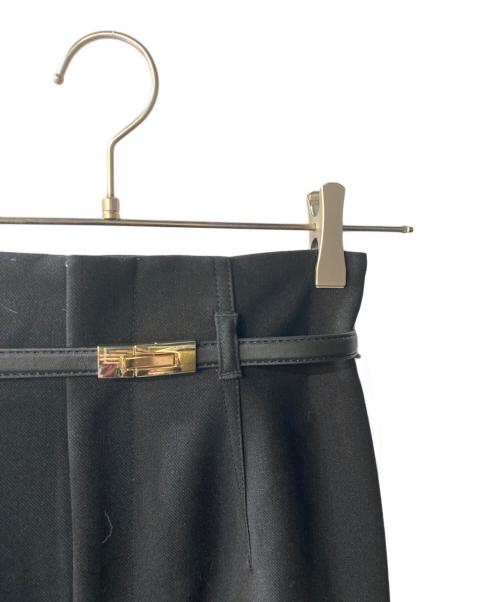 Snidel（スナイデル）Snidel (スナイデル) ベルテッドミドルレングスタイトスカート ブラック サイズ:S 未使用品の古着・服飾アイテム