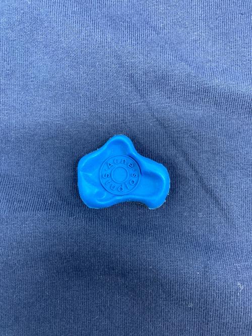 Acne studios（アクネ ストゥディオズ）Acne studios (アクネ ストゥディオズ) BASSETY BADGE TEE ネイビー サイズ:XSの古着・服飾アイテム