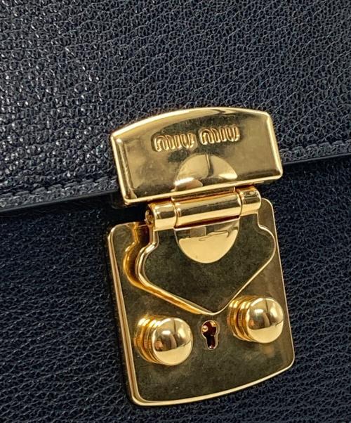 MIU MIU（ミュウミュウ）MIU MIU (ミュウミュウ) マドラス プッシュロックショルダーバッグ ブラックの古着・服飾アイテム