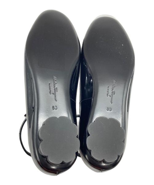 Salvatore Ferragamo（サルヴァトーレ フェラガモ）Salvatore Ferragamo (サルヴァトーレ フェラガモ) アンクルストラップパテントフラットシューズ ブラック サイズ:8Dの古着・服飾アイテム