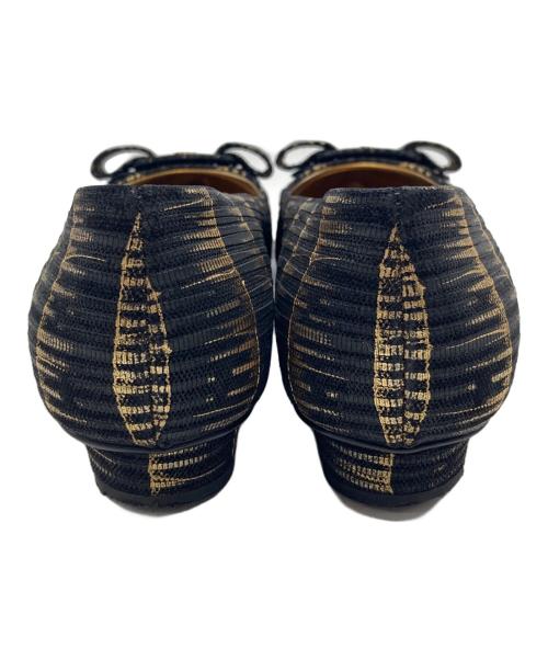 Salvatore Ferragamo（サルヴァトーレ フェラガモ）Salvatore Ferragamo (サルヴァトーレ フェラガモ) ヴァラリボンフラットパンプス ゴールド×ブラック サイズ:8 1/2の古着・服飾アイテム