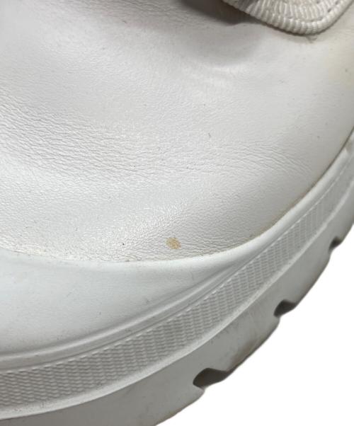 Roger Vivier（ロジェ ヴィヴィエ）Roger Vivier (ロジェ ヴィヴィエ) ウォーキーヴィヴ ストラスバックル ホワイト サイズ:SIZE 35 1/2の古着・服飾アイテム