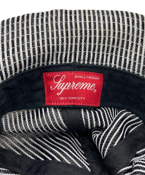 SUPREME（シュプリーム）Supreme (シュプリーム) Stripe Mesh Bell Hat ブラック×ホワイトの古着・服飾アイテム