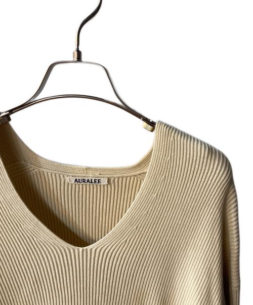 AURALEE（オーラリー）AURALEE (オーラリー) SUPER HARD TWIST RIB KNIT V-NECK PO ベージュ サイズ:1の古着・服飾アイテム
