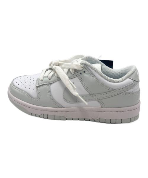 NIKE（ナイキ）NIKE (ナイキ) WMNS DUNK LOW グレー×ホワイト サイズ:23.5cm 未使用品の古着・服飾アイテム