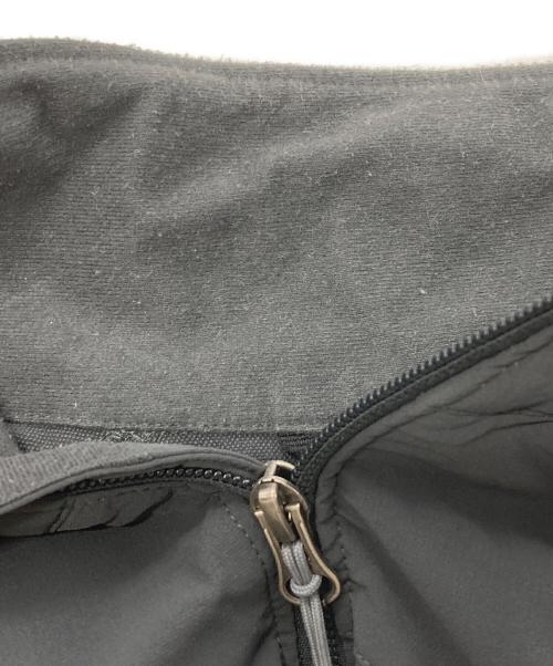MOUNTAIN HARD WEAR（マウンテンハードウェア）MOUNTAIN HARD WEAR (マウンテンハードウェア) ソフトシェルジャケット グレー サイズ:Ｍの古着・服飾アイテム