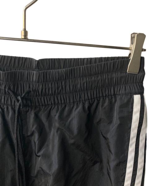 adidas（アディダス）adidas (アディダス) メガフレア トラックパンツ ブラック サイズ:Ｍの古着・服飾アイテム