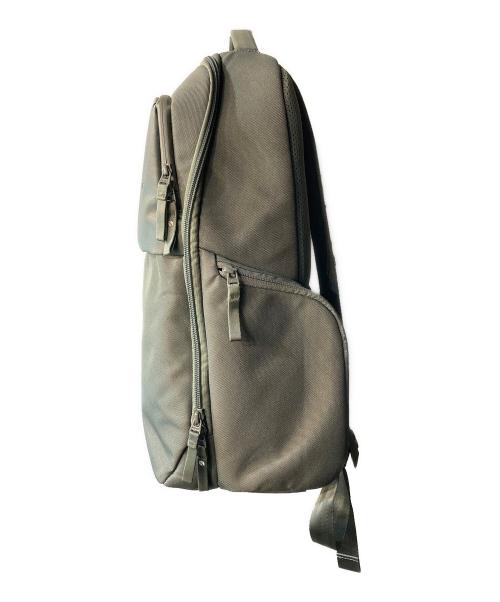 Incase（インケース）Incase (インケース) A.R.C Daypack カーキの古着・服飾アイテム