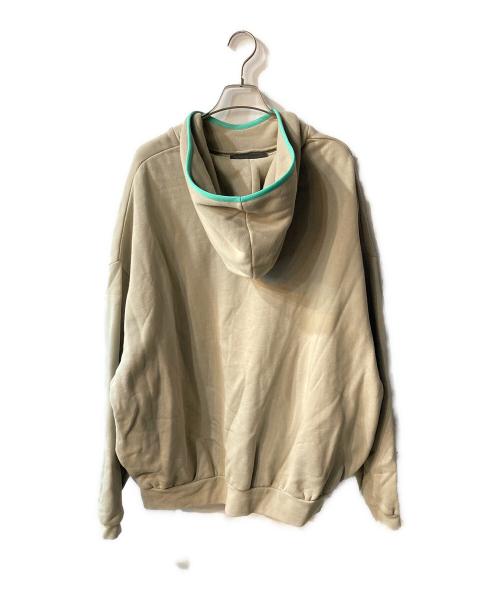FOG ESSENTIALS（フィアオブゴッド エッセンシャル）FOG ESSENTIALS (フィアオブゴッド エッセンシャル) ロゴパッチフーディ ベージュ サイズ:Lの古着・服飾アイテム