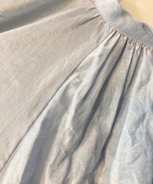 TOMORROW LAND collection（トゥモローランドコレクション）TOMORROW LAND collection (トゥモローランドコレクション) コットンシルクシャンブレー ラッフルブラウス スカイブルー サイズ:36の古着・服飾アイテム