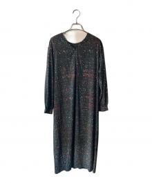 TOMORROW LAND（トゥモローランド）の古着「パネルフラワープリント Vネックワンピース」｜ブラック