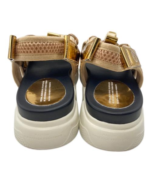 MAISON MAVERICK PRESENTS（メゾンマーベリック プレゼンツ）MAISON MAVERICK PRESENTS (メゾンマーベリック プレゼンツ) サンダル ゴールド サイズ:Ｍの古着・服飾アイテム