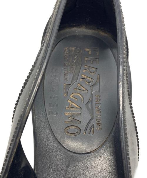 Salvatore Ferragamo（サルヴァトーレ フェラガモ）Salvatore Ferragamo (サルヴァトーレ フェラガモ) ラバーリボンサンダル ブラック サイズ:7の古着・服飾アイテム