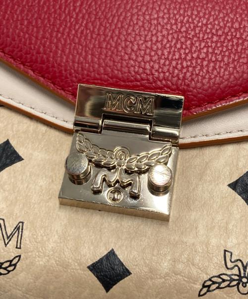 MCM（エムシーエム）MCM (エムシーエム) ショルダーバッグ レッド×ベージュの古着・服飾アイテム