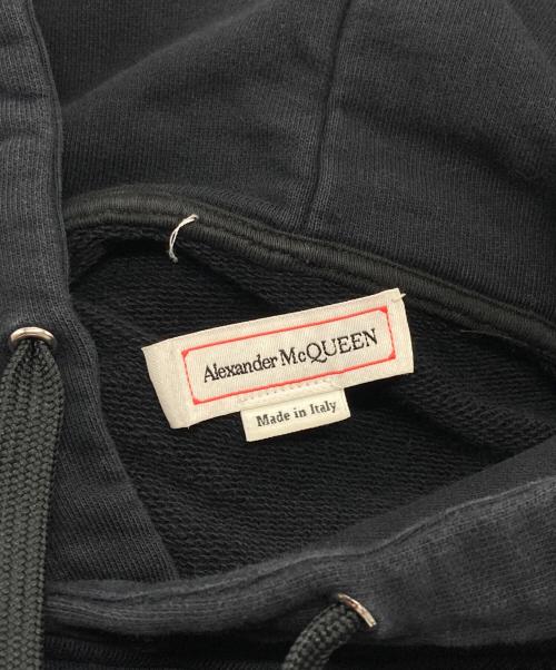 ALEXANDER McQUEEN（アレキサンダーマックイーン）ALEXANDER McQUEEN (アレキサンダーマックイーン) グラフィックロゴプリントパーカー ブラック サイズ:XLの古着・服飾アイテム
