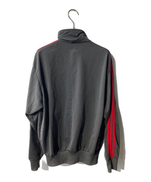 adidas（アディダス）adidas (アディダス) トラックジャケット グレー×レッド サイズ:Sの古着・服飾アイテム