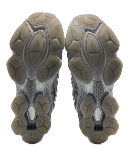 asics（アシックス）asics (アシックス) YOASOBI (ヨアソビ) GEL-KINETIC FLUENT Y グレー サイズ:27.5cmの古着・服飾アイテム