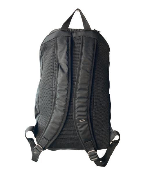 OAKLEY（オークリー）OAKLEY (オークリー) ESSENTIAL DAY PACK M 9.0 ブラックの古着・服飾アイテム