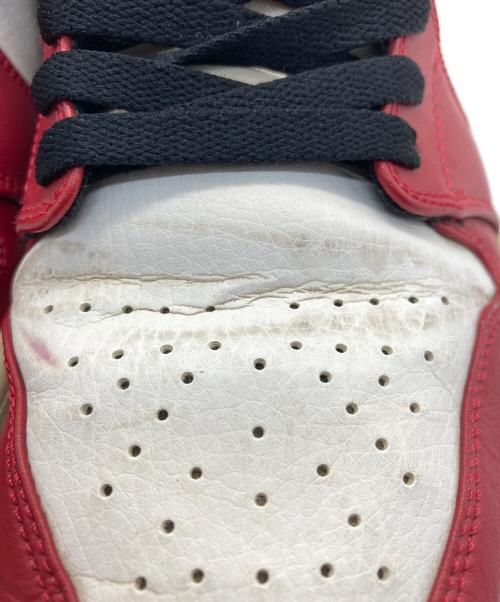 NIKE（ナイキ）NIKE (ナイキ) AIR JORDAN 1 MID CHICAGO ミッドカットスニーカー ホワイト×レッド サイズ:27.5の古着・服飾アイテム